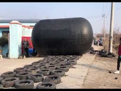 Étapes pour l'installation d'une gaine de pneu sur un défenses en caoutchouc gonflables