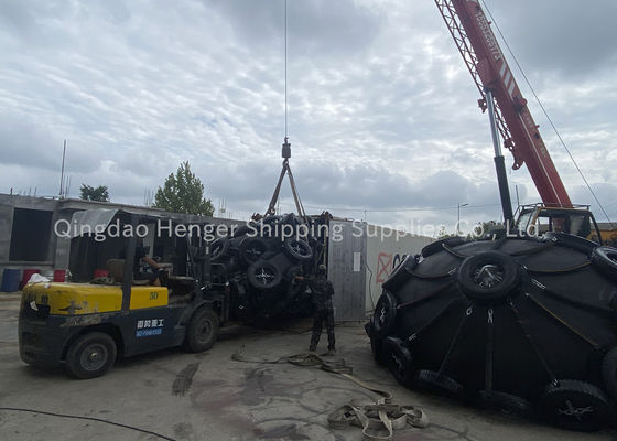 Qualité ISO 17357 Certified Pneumatic Rubber Fender with Natural Rubber Cover and 50Kpa/80kpa Working Pressure usine