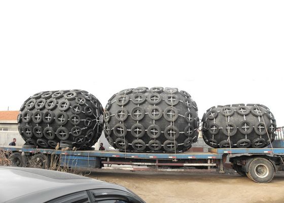 Qualité Bateau blanc laiteux en caoutchouc Gray Durable Marine Fenders de 0.7*1.5~1.0*1.5 STS DST 50KP usine