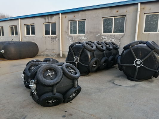 Qualité Amortisseur de bateau de quai marin rempli de mousse flottante noire en polyuréthane usine