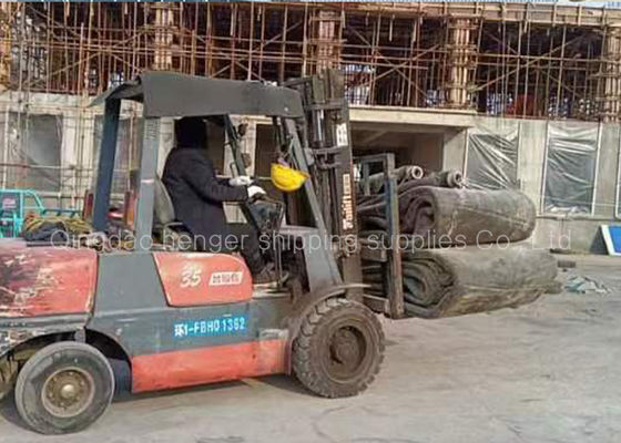 Qualité DNV délivrent un certificat le lancement pneumatique de 1.8x12m Marine Rubber Airbags For Ship usine