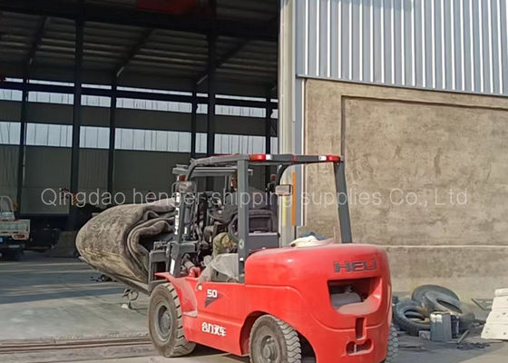 Qualité DNV délivrent un certificat le lancement pneumatique de 1.8x12m Marine Rubber Airbags For Ship usine