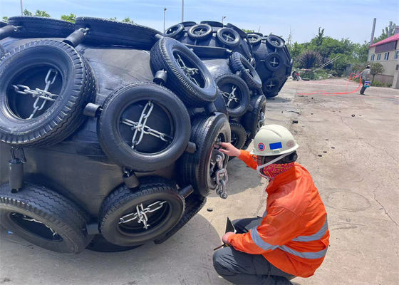 Qualité Type de STS Yokohama amortisseur de butoir de bateau en caoutchouc pneumatique avec le filet de chaîne et de pneu usine