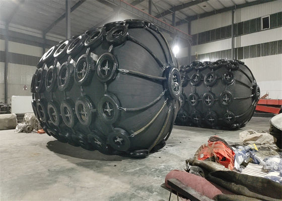 Qualité ISO17357 amortisseur en caoutchouc pneumatique du noir 50Kpa de la norme 3.3*6.5M à vendre usine