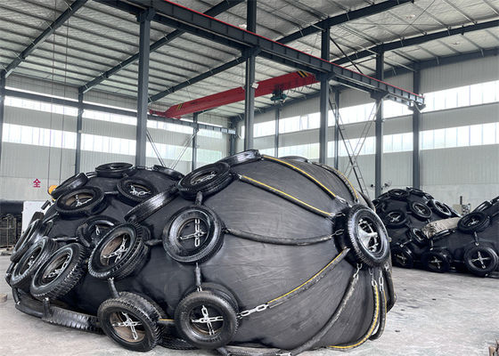 Qualité ISO17357 amortisseur en caoutchouc pneumatique du noir 50Kpa de la norme 3.3*6.5M à vendre usine