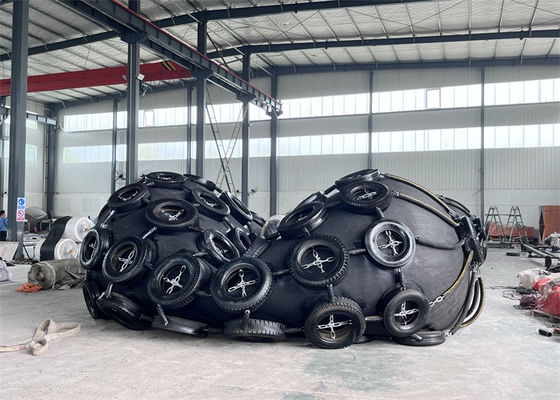 Qualité ISO17357 amortisseur en caoutchouc pneumatique du noir 50Kpa de la norme 3.3*6.5M à vendre usine