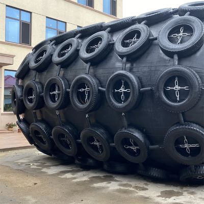 Qualité ISO17357 Inflatable Rubber Fender 50kpa-80kpa for Ship Docking usine
