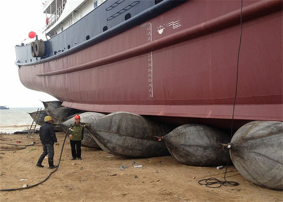 Qualité Pression de rupture de 0,3 MPa à 0,5 MPa Airbag en caoutchouc marin gonflé par air comprimé Convient pour la manutention de fret maritime Période de 18 mois usine