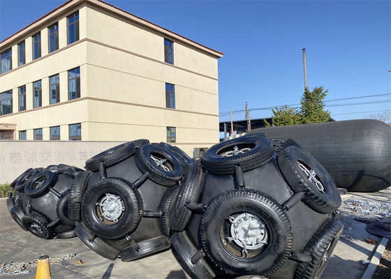 Qualité Les éclaboussures flottantes en caoutchouc pneumatique de type Yokohama ISO 17357 usine