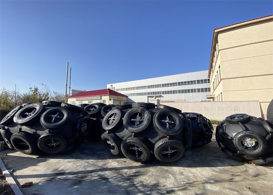 Qualité Les éclaboussures flottantes en caoutchouc pneumatique de type Yokohama ISO 17357 usine