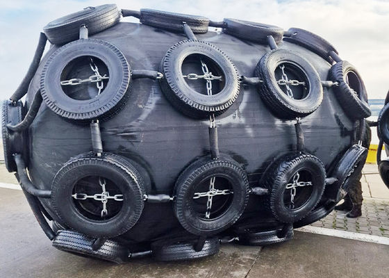 Qualité Fendeur en caoutchouc naturel pneumatique marin pour amarrage de navires usine