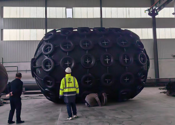 Qualité 50kPa/80kPa Pneumatic Marine Fender and Inflatable Dock Fender with 1M-6.5M Length for Ship-to-Ship and Ship-to-Dock Protection usine