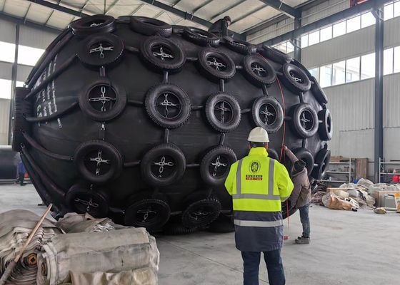 Qualité Pneumatique pour équipement maritime Yokohama Pneumatique en caoutchouc naturel gonflable avec filet à chaîne usine