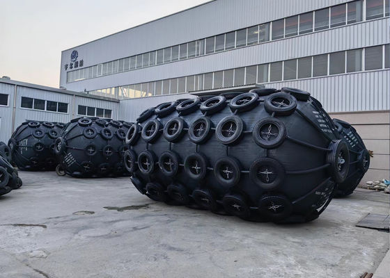 Qualité Pneumatique pour équipement maritime Yokohama Pneumatique en caoutchouc naturel gonflable avec filet à chaîne usine