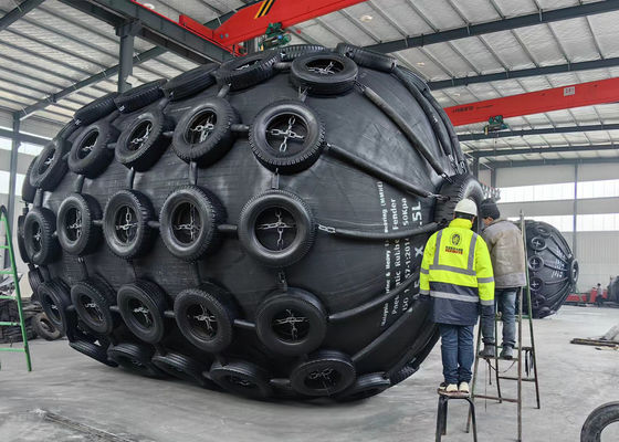 Qualité Pneumatique pour équipement maritime Yokohama Pneumatique en caoutchouc naturel gonflable avec filet à chaîne usine
