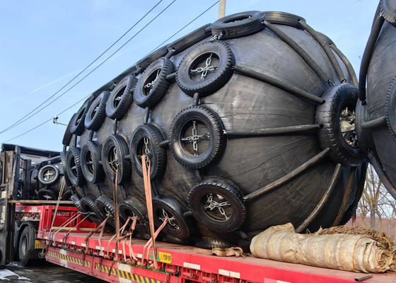 Qualité 6 to 12 Years Design Life Pneumatic Marine Fender with 50kPa/80kPa Working Pressure for Ship-to-ship and Ship-to-dock Protection usine