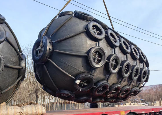 Qualité 6 to 12 Years Design Life Pneumatic Marine Fender with 50kPa/80kPa Working Pressure for Ship-to-ship and Ship-to-dock Protection usine