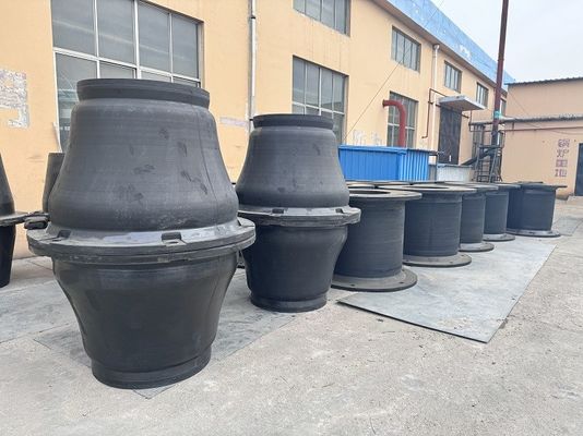 Qualité 1.5KN-M - 276.4KN-M Absorption de l'énergie Fender en caoutchouc marin Taille personnalisée usine