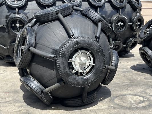 Qualité Pneumatiques en caoutchouc de première qualité pour les navires usine