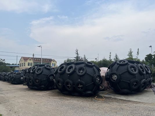 Qualité 80 KPa Fenders en caoutchouc de type filet de type marine hautement résistants et durables pour l'amarrage des navires usine