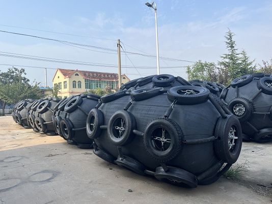 Qualité ISO 17357 Fender pneumatique flottant en caoutchouc pour mouillage de bateaux marins pour quai / navire / bateau usine