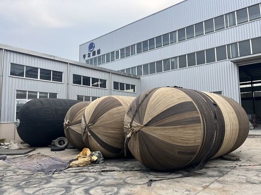Qualité Protection de quai Yokohama Fender 60% de déflexion 24 mois pour une protection et une durabilité à long terme usine