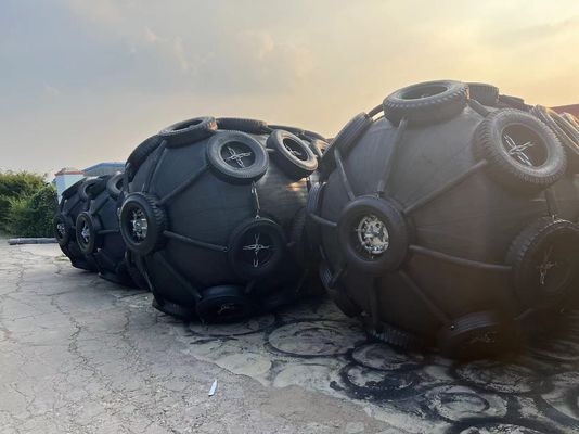 Qualité Fender en caoutchouc pneumatique noir de bonne qualité STS 50Kpa type Yokohama usine