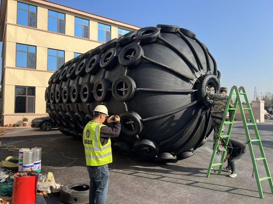 Qualité Protection du front de mer Pneumatiques pour bateaux, diamètre 0,5 m à 4,5 m usine