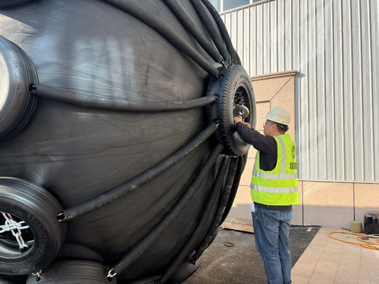 Qualité Des pare-chocs pneumatiques flottants en caoutchouc de type Yokohama pour navires de marine usine