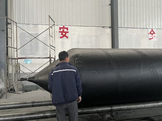 Qualité Airbag en caoutchouc marin gonflé avec de l'air comprimé Idéal pour les applications de levage et de lancement en mer usine