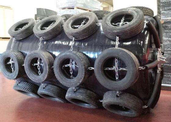 Qualité ISO 17357 Certified EVA Foam Filled Fender with Customizable Density 70-110kg/m³ and 0.5m-4.8m Diameter for Marine Use usine