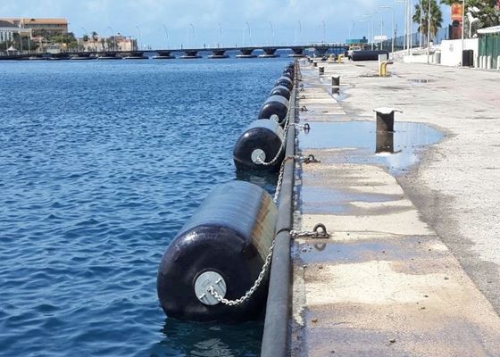 Qualité ISO 17357 Certified EVA Foam Filled Fender with Customizable Density 70-110kg/m³ and 0.5m-4.8m Diameter for Marine Use usine