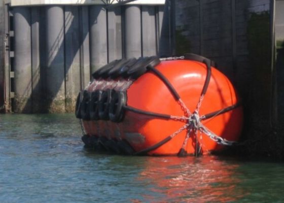 Qualité ISO 17357 Certified EVA Foam Filled Fender with Customizable Density 70-110kg/m³ and 0.5m-4.8m Diameter for Marine Use usine