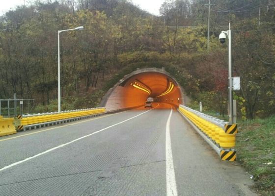 Qualité La mousse d'unité centrale/baril de rotation de route de barrière de rouleau de sécurité routière d'EVA a adapté la taille aux besoins du client usine