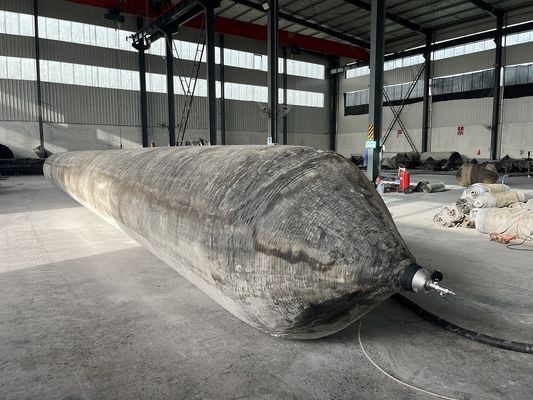 Qualité Airbag en caoutchouc de marine personnalisé avec des couches de 4 à 12 offrant une période de 18 mois adaptée aux opérations de lancement et d'amarrage des navires usine