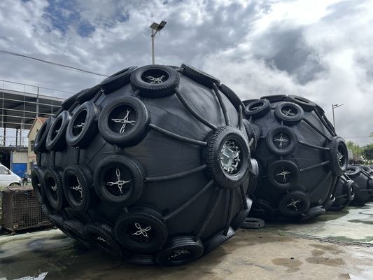 Qualité Résistance élevée à l'usure Pneumatique Marine Fender Featuring Chain Tire Net Method de paiement Western Union Idéal pour la sécurité de l'amarrage des navires usine