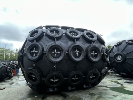 Qualité Accostage de navire de bateau 50Kpa 80Kpa Garde-boue en caoutchouc Chaîne Pneu Filet Garde-boue de quai robuste pour la protection de l'accostage des navires marins usine