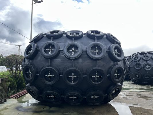 Qualité Durée de vie prévue : 8 à 15 ans. Défense maritime pneumatique offrant des pressions de 50 kPa et 80 kPa. Méthode d'installation : chaîne, corde en polypropylène. Idéal pour l'accostage des navires. usine