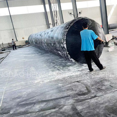 Qualité Des airbags en caoutchouc innovants pour la marine en Chine Solution polyvalente, efficace et économique pour les opérations maritimes et de l'industrie lourde usine