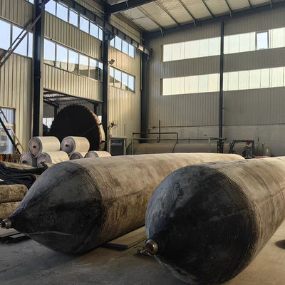 Qualité Durée de vie de 10 à 15 ans Airbag en caoutchouc marin conçu pour les applications marines lourdes garantissant la sécurité et l'efficacité usine