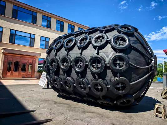 Qualité Airbag marin en caoutchouc pour navire, diamètre 0,4M à 4,5M, pour applications maritimes lourdes et protection de navire usine