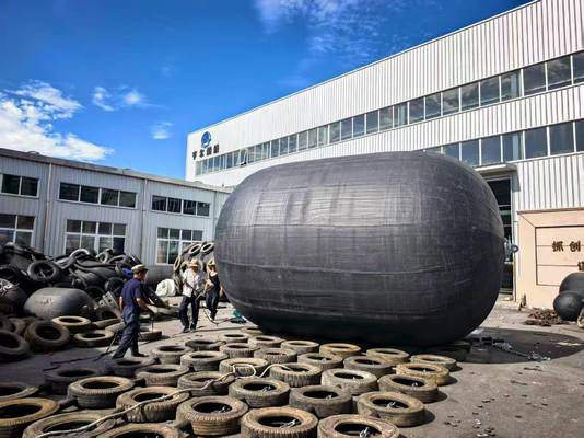 Qualité Airbag marin en caoutchouc pour navire, diamètre 0,4M à 4,5M, pour applications maritimes lourdes et protection de navire usine