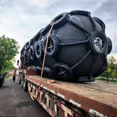 Qualité Système de protection de quai maritime avec défenses pneumatiques en caoutchouc durable, adapté aux navires, barges et ports, pour l'absorption des chocs usine