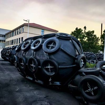 Qualité Défense pneumatique en caoutchouc certifiée ISO17357 pour la protection marine usine