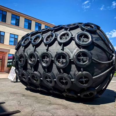 Qualité Système de protection de quai maritime avec défenses pneumatiques en caoutchouc durable, adapté aux navires, barges et ports, pour l'absorption des chocs usine