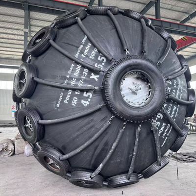 Qualité ISO 17357 Détecteur pneumatique en caoutchouc pour la protection des navires de mer usine