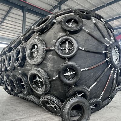 Qualité ISO 17357 Détecteur pneumatique en caoutchouc pour la protection des navires de mer usine