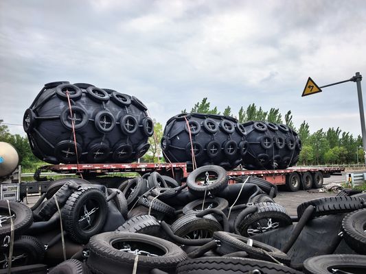 Qualité Fender pneumatique en caoutchouc de type Henger Yokohama pour la protection des bateaux avec certification standard BV usine