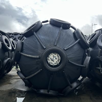 Qualité Heavy Duty Pneumatic Rubber Fender Inflatable Yokohama Type Fender for Protection of Large Oil Tankers and Gas Carriers usine