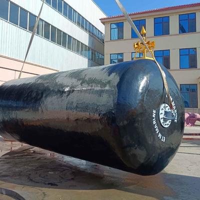 Qualité ISO17357 Approved EVA Foam Filled Fender with Customizable Dimensions and High Energy Absorption for Marine Anti Collision usine